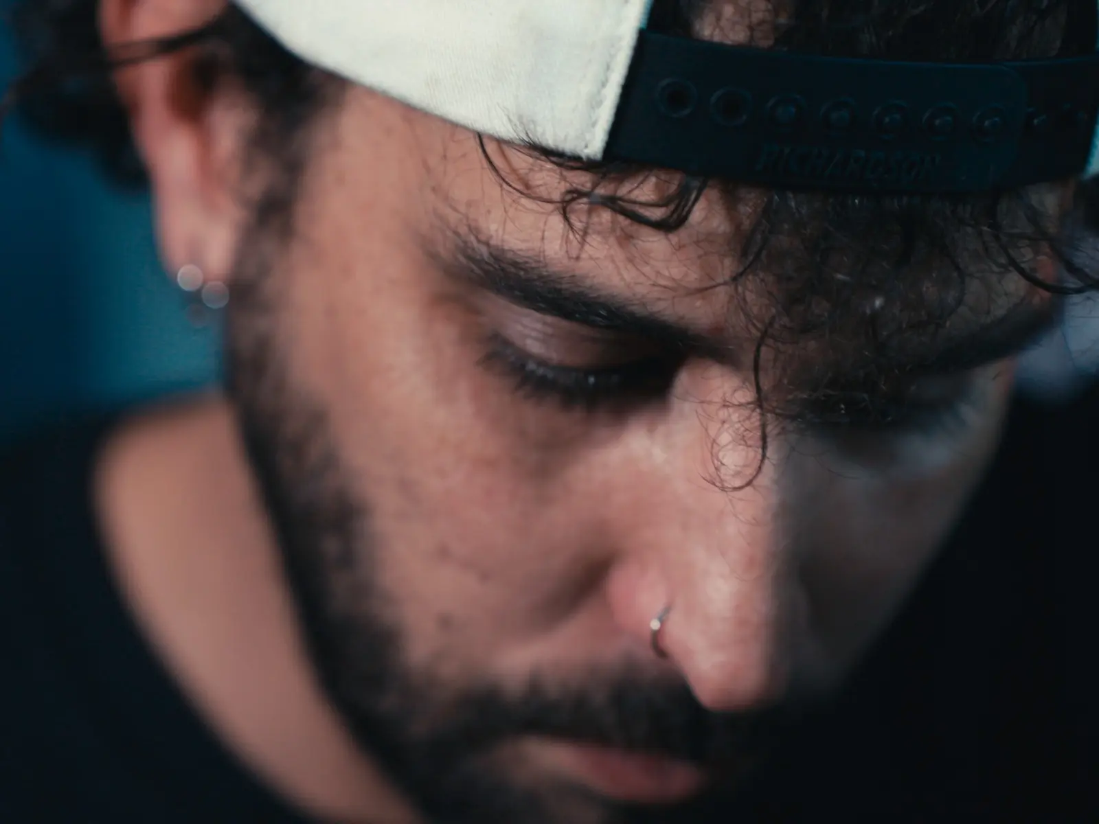Close portrait of a tattoo artist inside House en Llamas